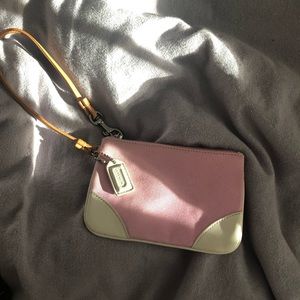Light pink coach wristlet ⭐️